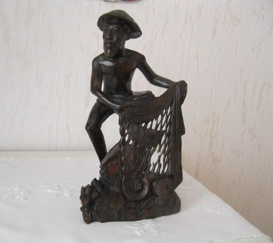 gesneden houten visser, Ophalen