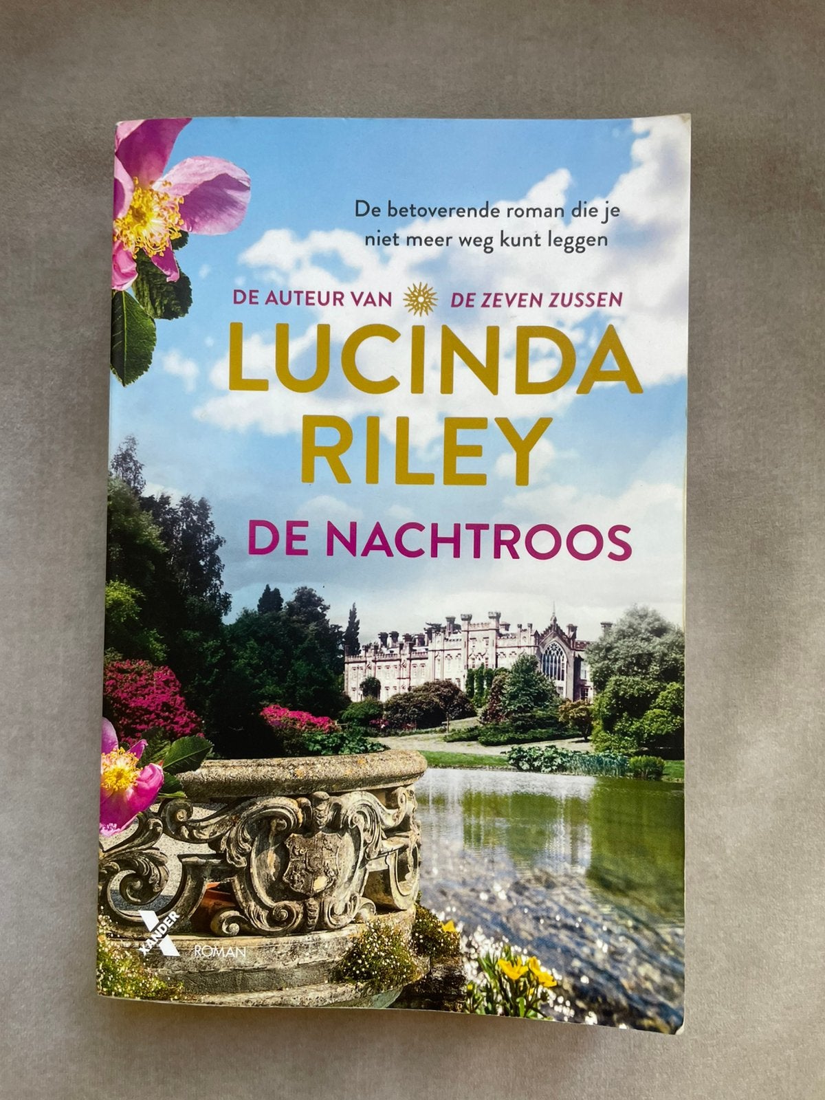 Lucinda Riley - De nachtroos, Boeken, Lucinda Riley, Amerika, Ophalen, Gelezen