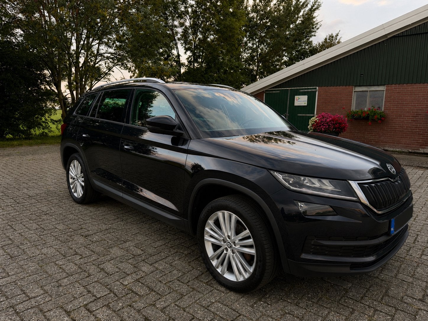 ŠKODA KODIAQ LIMITED BUSINESS EDITION | 2020 | 7-PERSOONS, Auto's, Skoda, 4 cilinders, 150 pk, Leder en Stof, Zwart