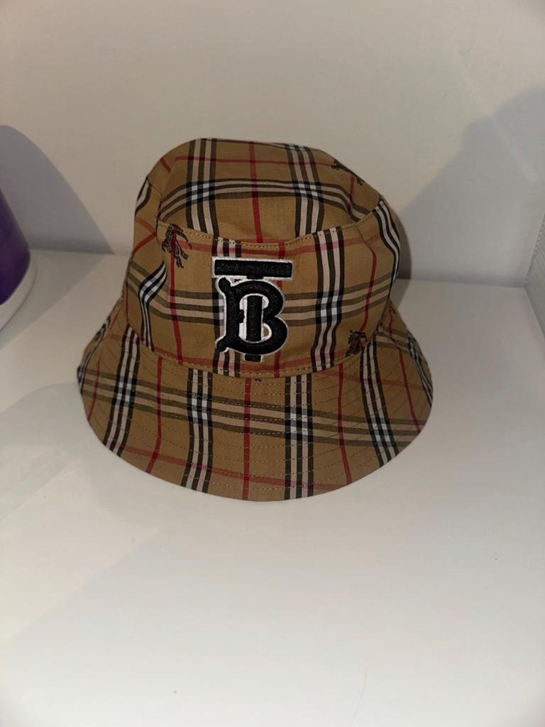Burberry Bucket Hat - Nieuw met labels, Ophalen of Verzenden, Nieuw, One size fits all, Hoed