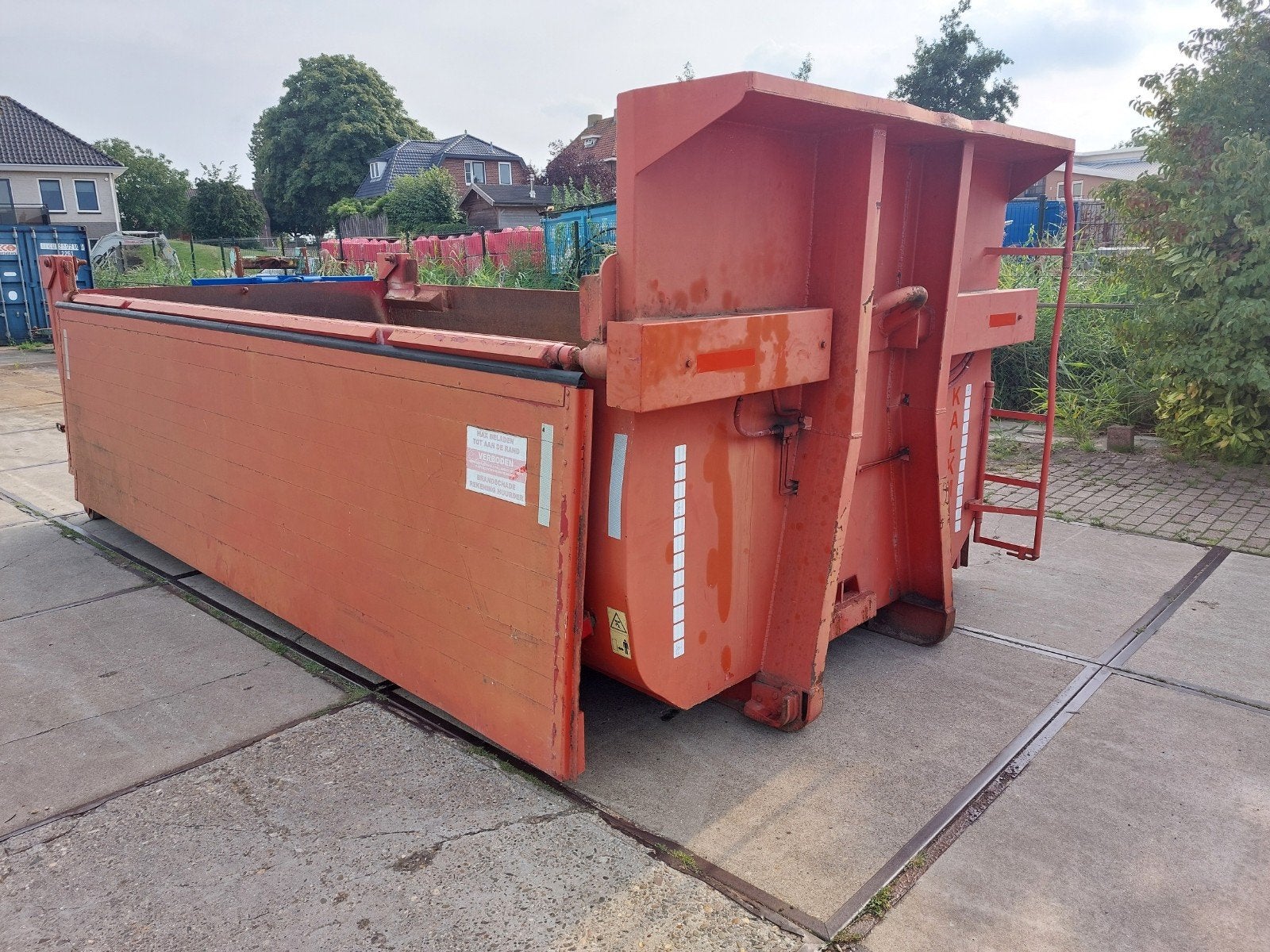 container met milieu kleppen, Ophalen