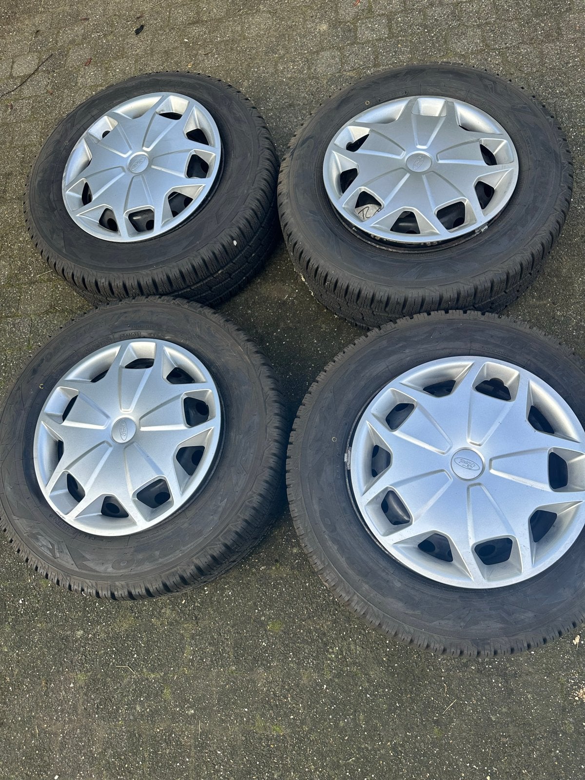 Winterbanden met wieldoppen en wielmoeren, Ophalen, 15 inch, Banden en Velgen, Winterbanden