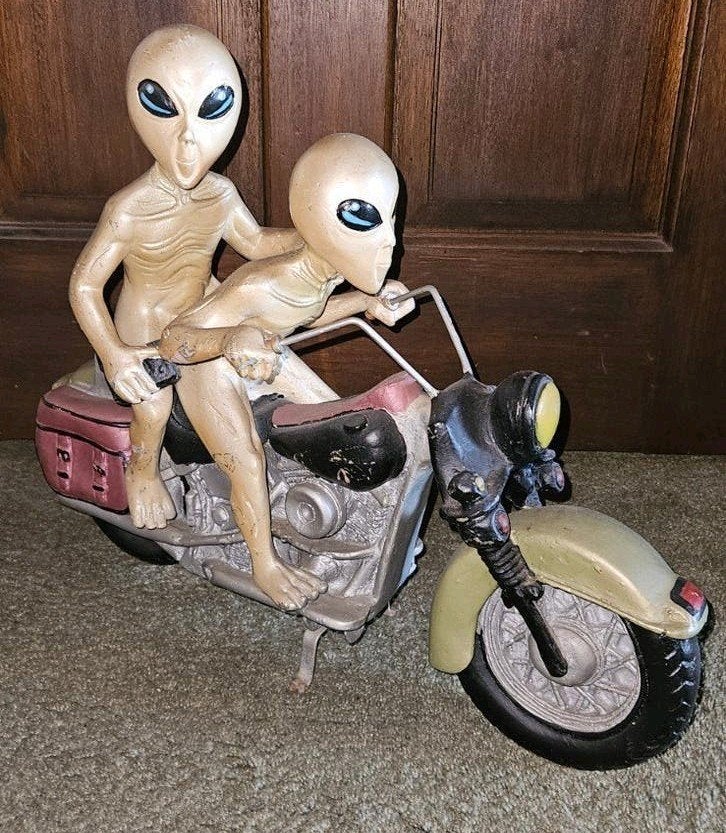 Aliens op motorfiets - Made in Philippines, Verzamelen, Ophalen of Verzenden, Gebruikt