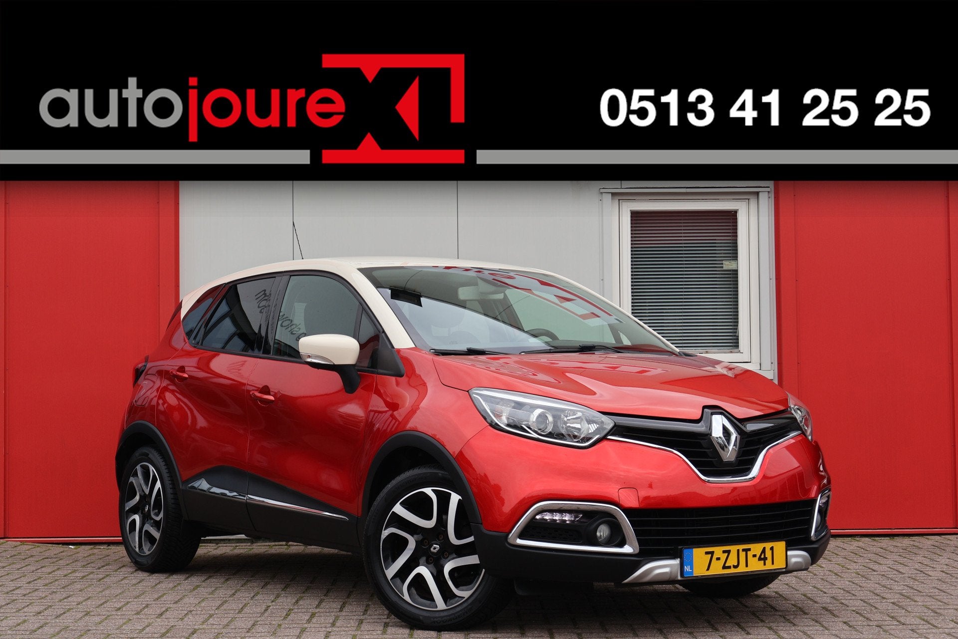 Renault Captur 0.9 TCe Helly Hansen (bj 2015), Auto's, Voorwielaandrijving, Gebruikt, Zwart, Leder en Stof
