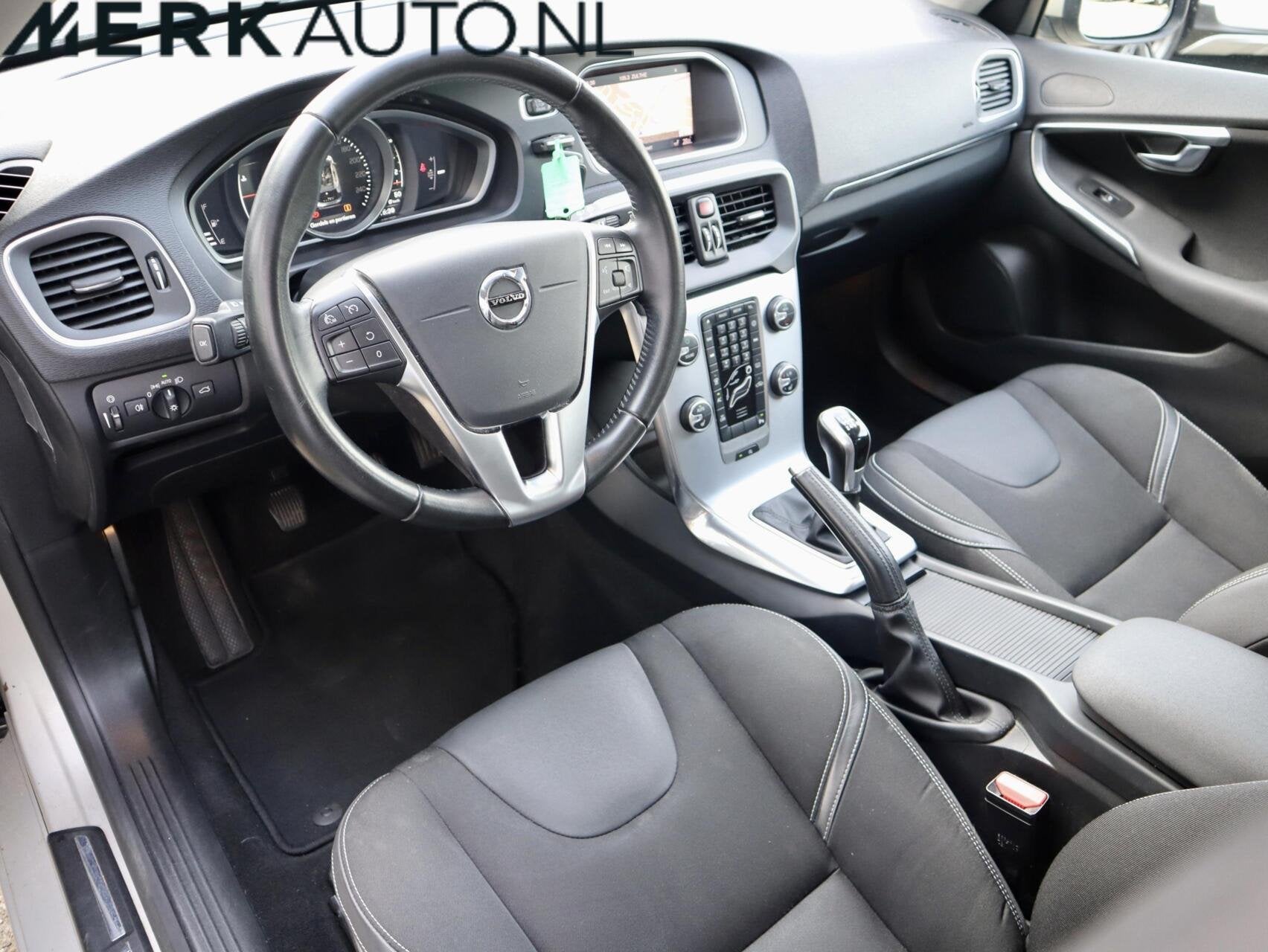 Volvo V40 2.0 T2 Nordic+, Standkachel, Stoelverwarming, Voorwielaandrijving, Gebruikt, Euro 6, 4 cilinders