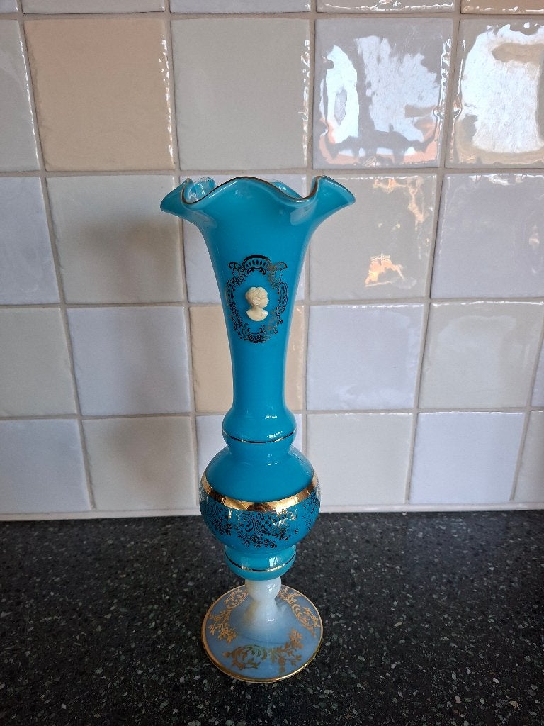 Opaline lichtblauwe vaas uit Italië, Ophalen of Verzenden