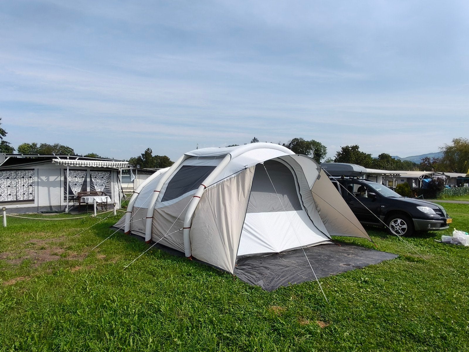 Opblaasbare tent Quechua Air Seconds 5.2 met luifel en pomp, Ophalen, Zo goed als nieuw, Tot en met 5