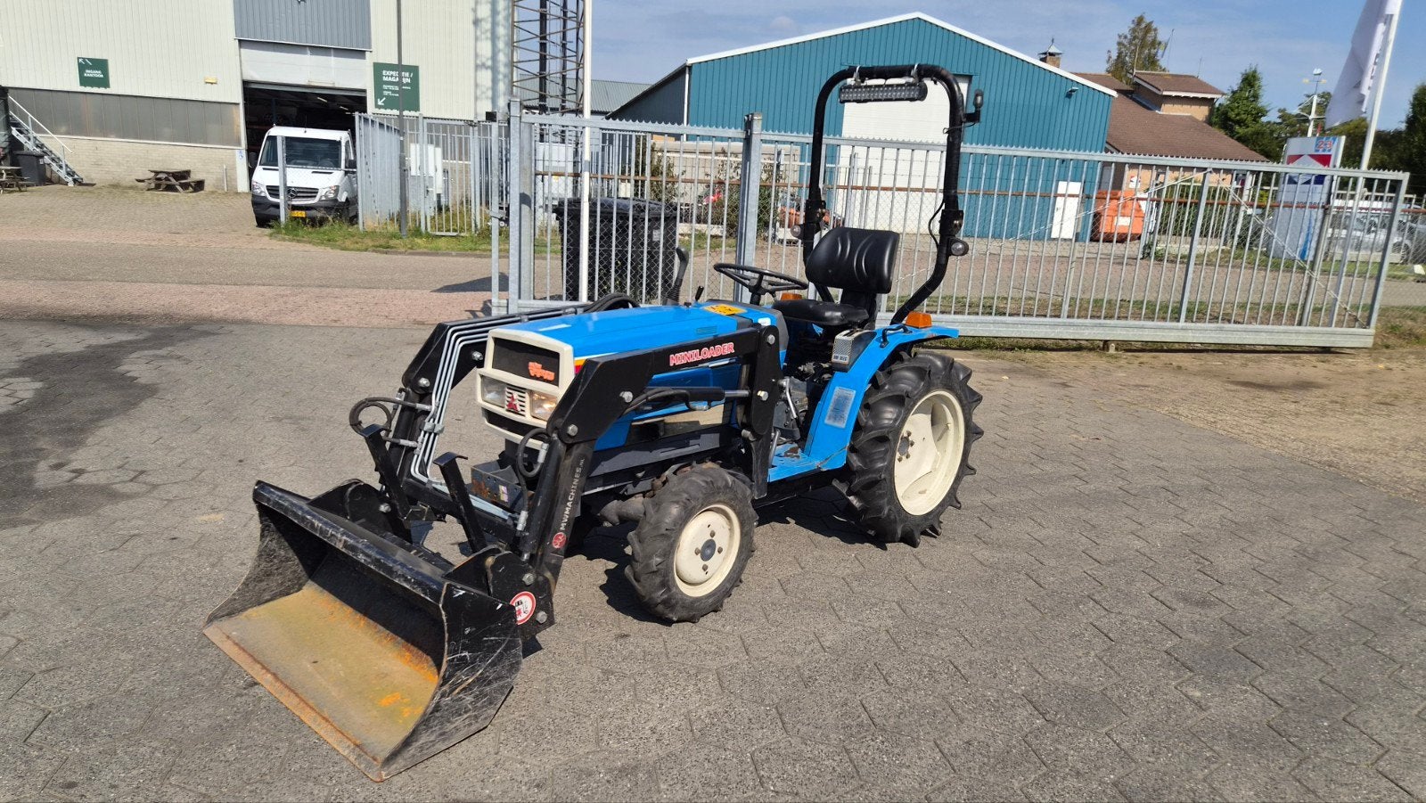 mitsubishi mt1601D mini trekker met voorlader., Ophalen of Verzenden