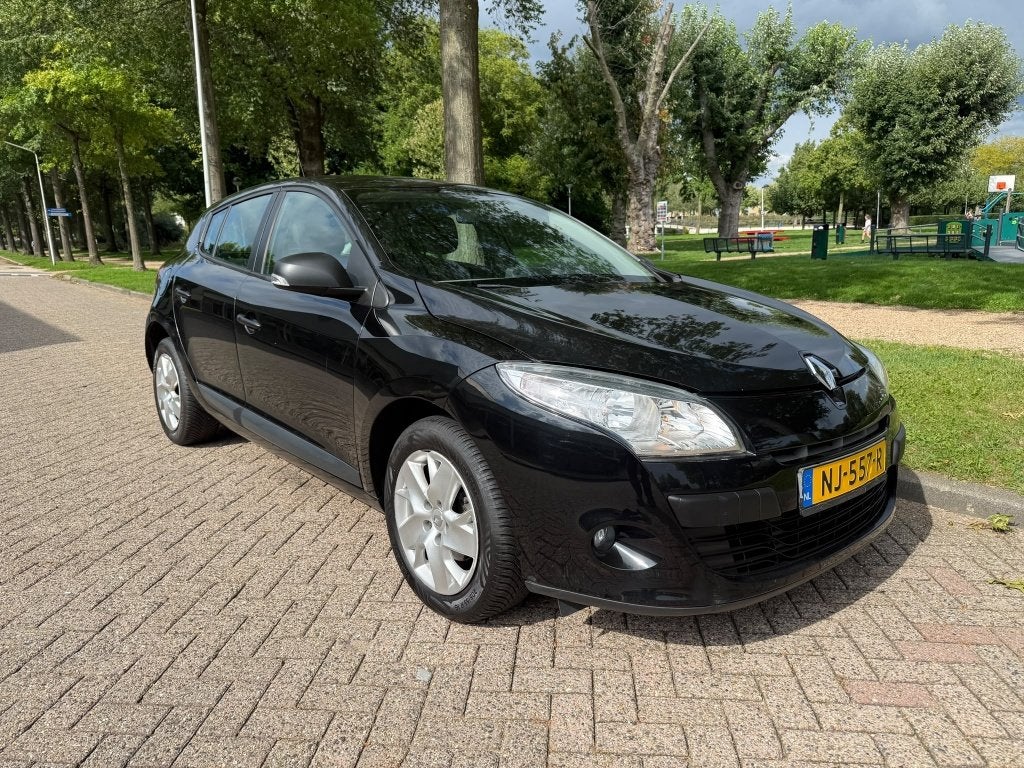 Foto 2 van Renault Mégane 1.6 Authentique (bj 2011)