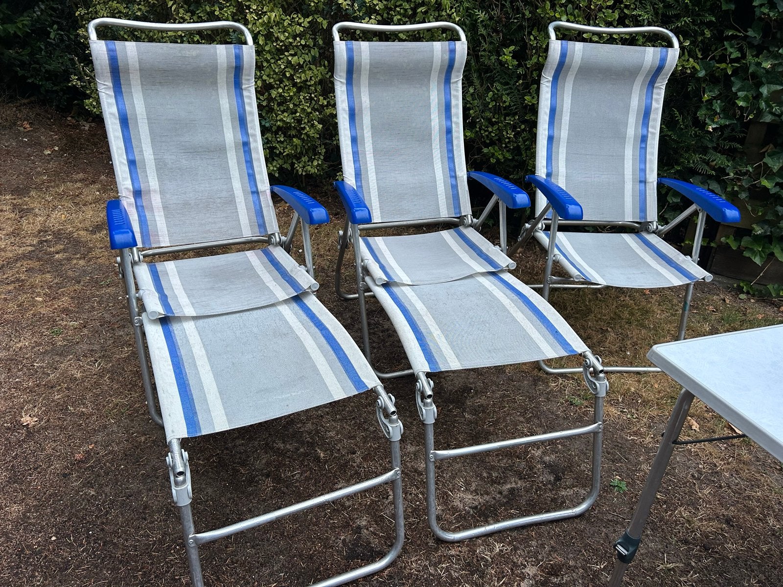 Dukdalf campingstoelen met voetenbankjes en tafel, Ophalen, Gebruikt, Campingstoel