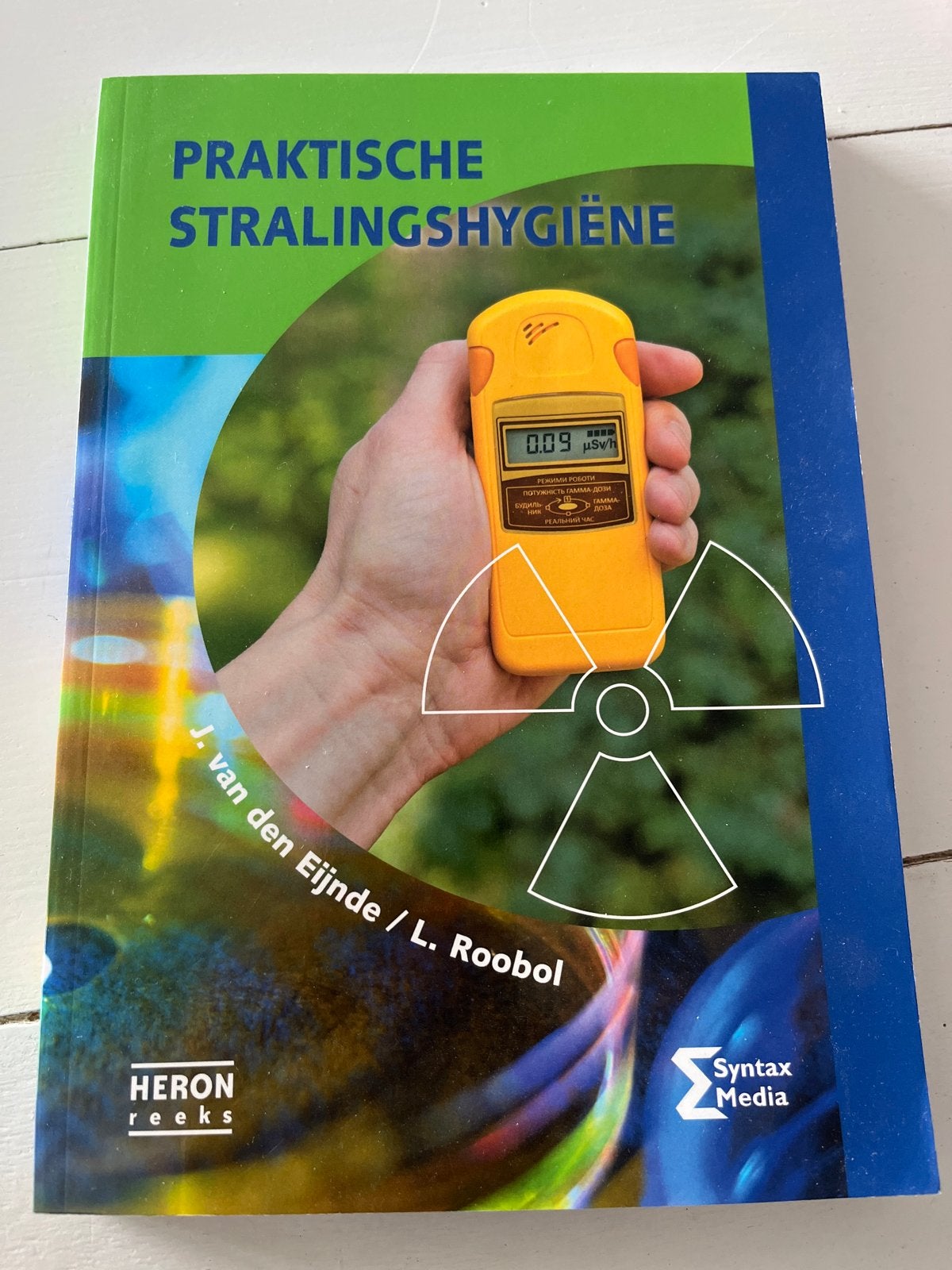 Praktische Stralingshygiëne - Jos van den Eijnde / Lars Roob, Boeken, Ophalen of Verzenden, Zo goed als nieuw, Natuurwetenschap