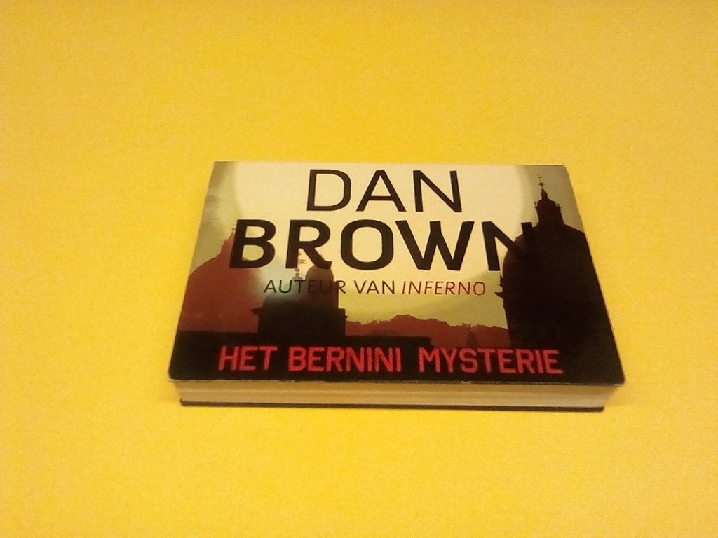 Dan Brown - Het Bernini Mysterie (Dwarsligger), Ophalen of Verzenden, Zo goed als nieuw, Nederland, Dan Brown