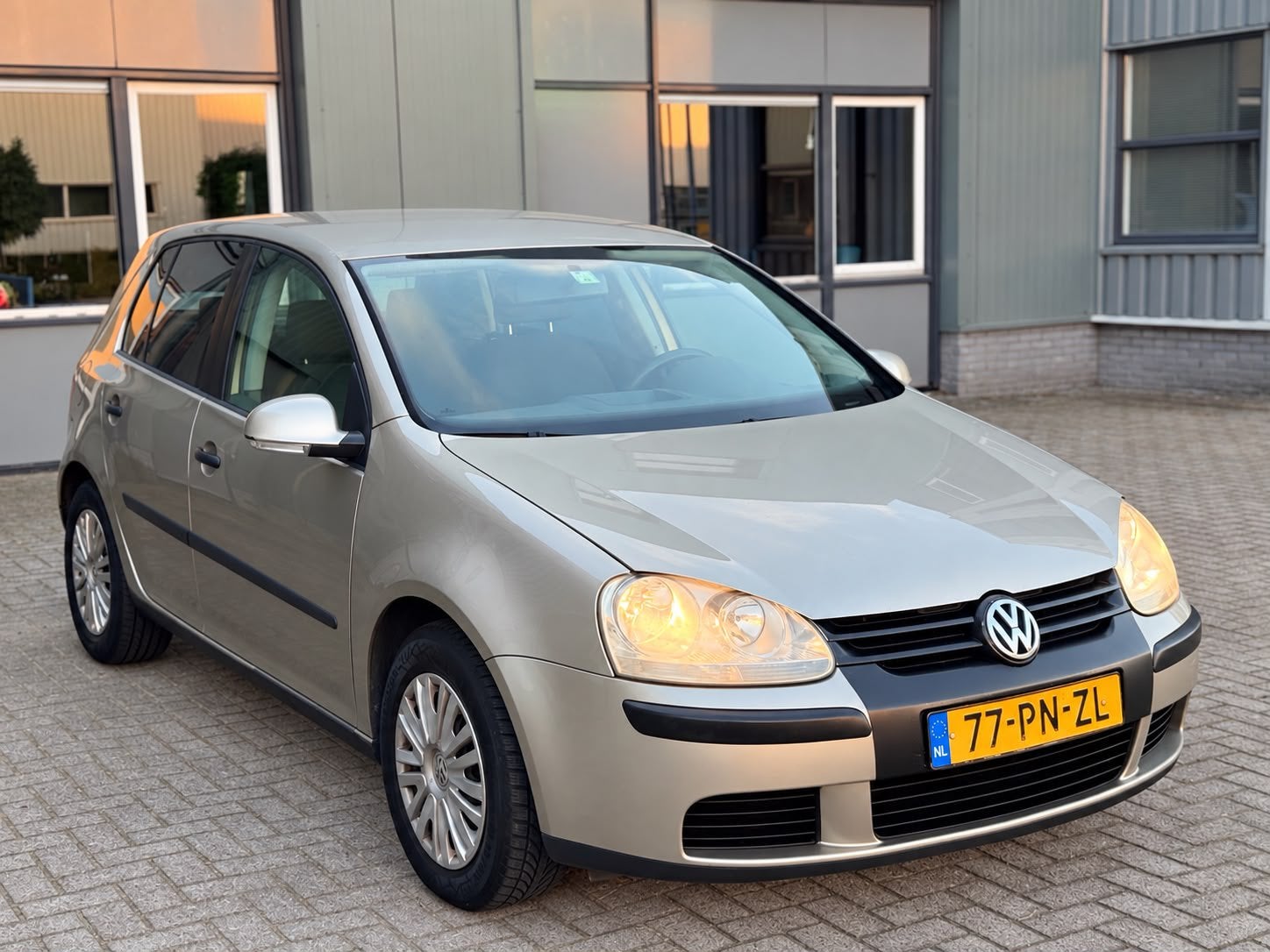 Volkswagen Golf 1.4 Trendline, Auto's, Stof, Zwart, Origineel Nederlands, Handgeschakeld