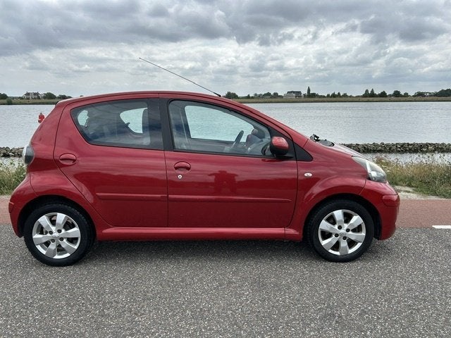 Toyota Aygo 1.0-12V 2010 116.250 km Nap nwe koppeling airco, Gebruikt, Zwart, 4 stoelen, 68 pk
