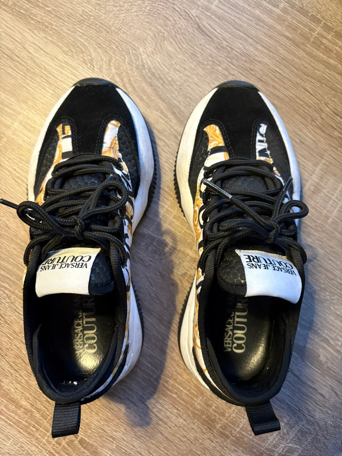 Versace gympen maat 37, Kleding | Dames, Zwart, Ophalen of Verzenden, Versace, Sneakers of Gympen