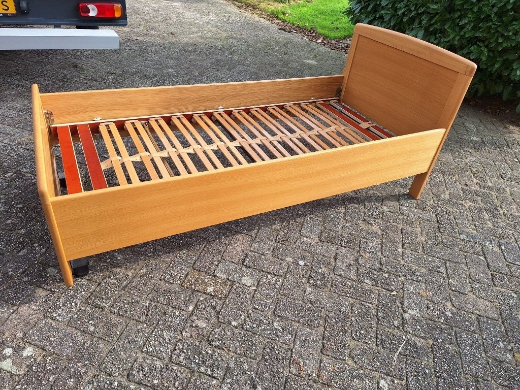 1 persoons seniorenbed / senioren bed excl/incl lattenbodem, 90 cm, Eenpersoons, Beige, Ophalen of Verzenden