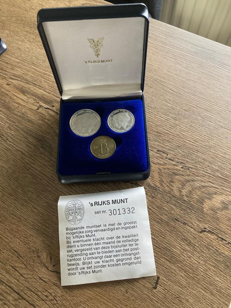 Muntset 1980 troonafstand Juliana inhuldiging Beatrix, Postzegels en Munten, Ophalen of Verzenden, Koningin Juliana, 2½ gulden