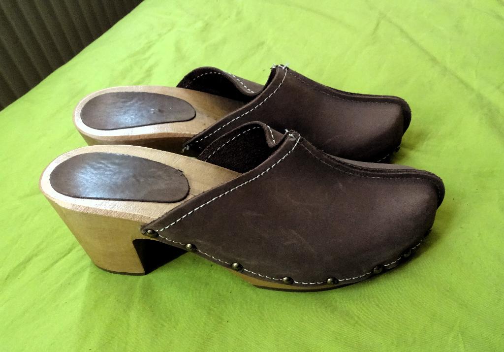Maat 38 * Bruin lederen klompjes met hakje, Bruin, Verzenden, Sandalen of Muiltjes, Zo goed als nieuw