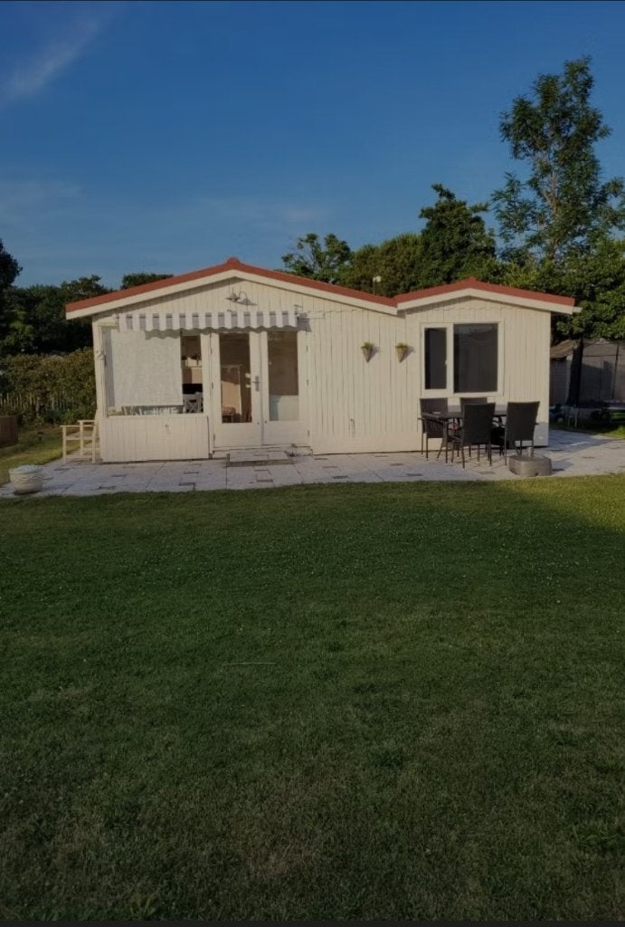 Vakantiehuisje te huur aan zee met airco en zwembad, Eigenaar