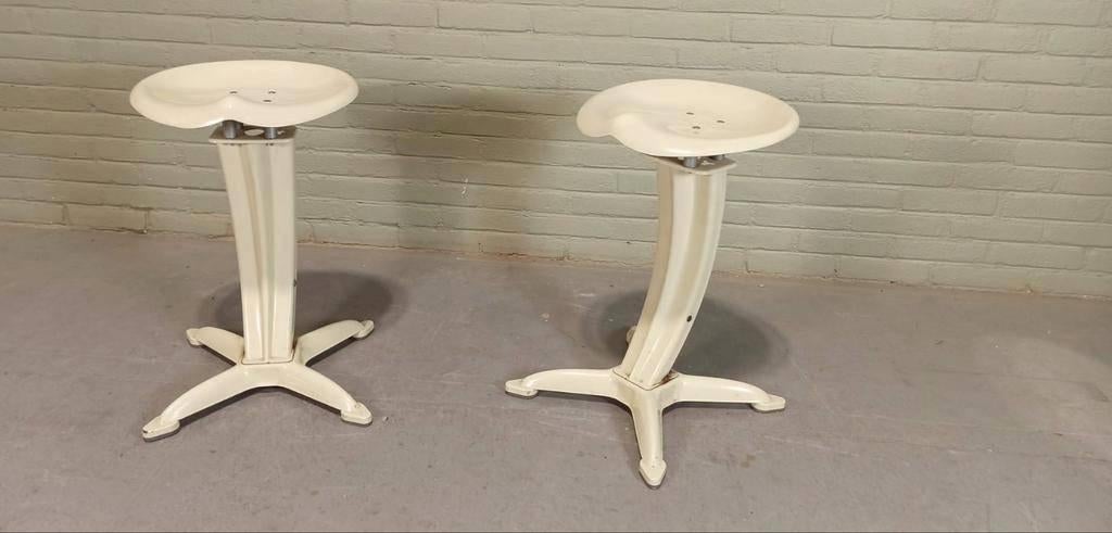 Set van 2 Lotus postmodern kruks, Yasu Sasamoto, Dulton, Huis en Inrichting, Krukjes, Ophalen, Overige materialen, Tweedehands