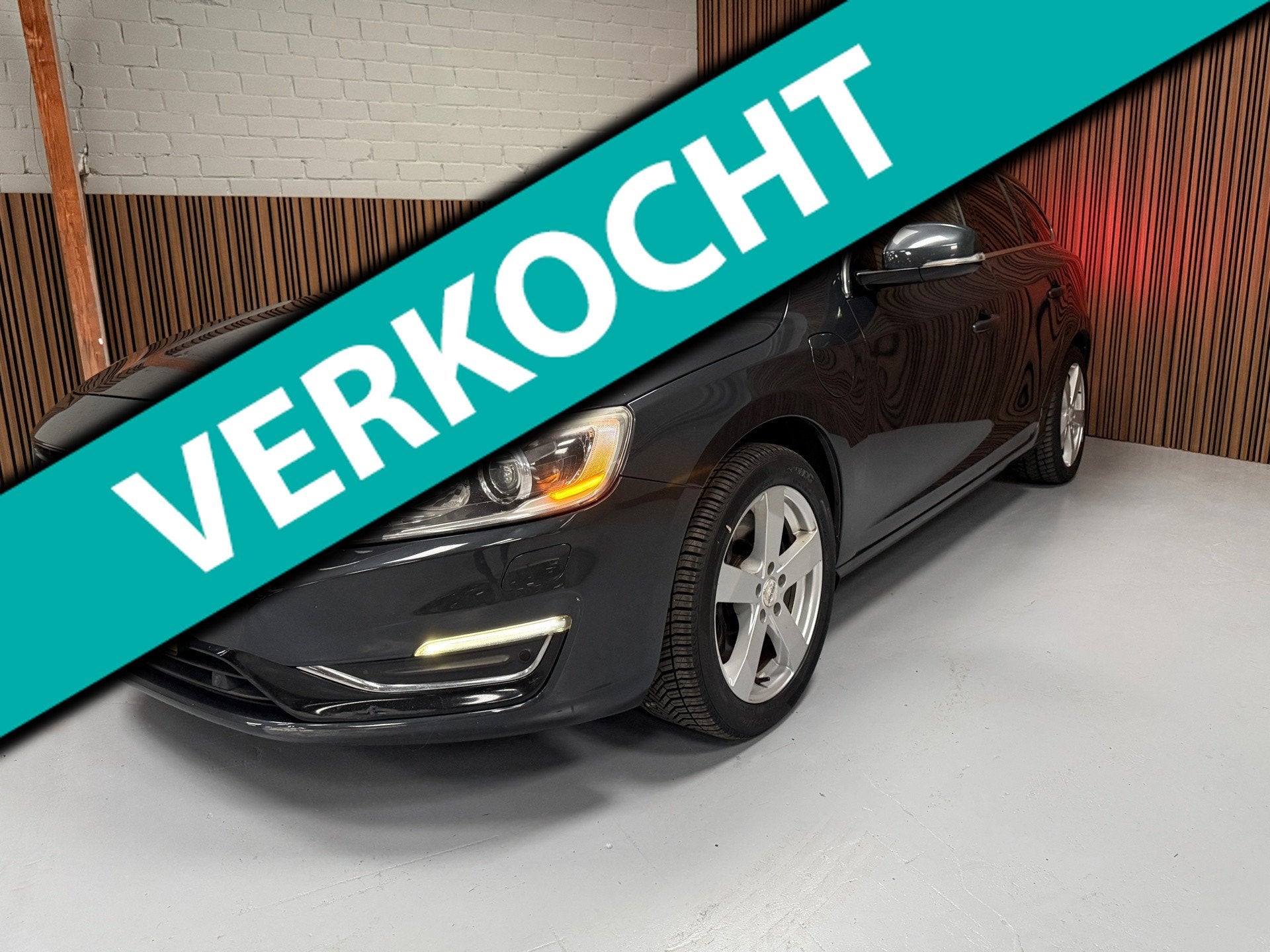 Volvo V60 2.4 D6 AWD Plug-In Hybrid Summum. Vol opties, Rijd, Automaat, Zwart, Vierwielaandrijving, 11 kWh