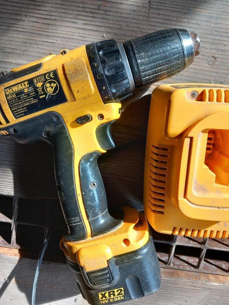 DeWalt boormachine met lader, Ophalen