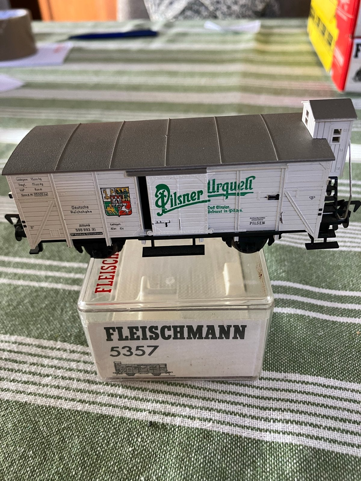 Fleischmann 5357 Goederenwagon Pilsner Urquell, Gelijkstroom, Fleischmann, Wagon, Ophalen of Verzenden
