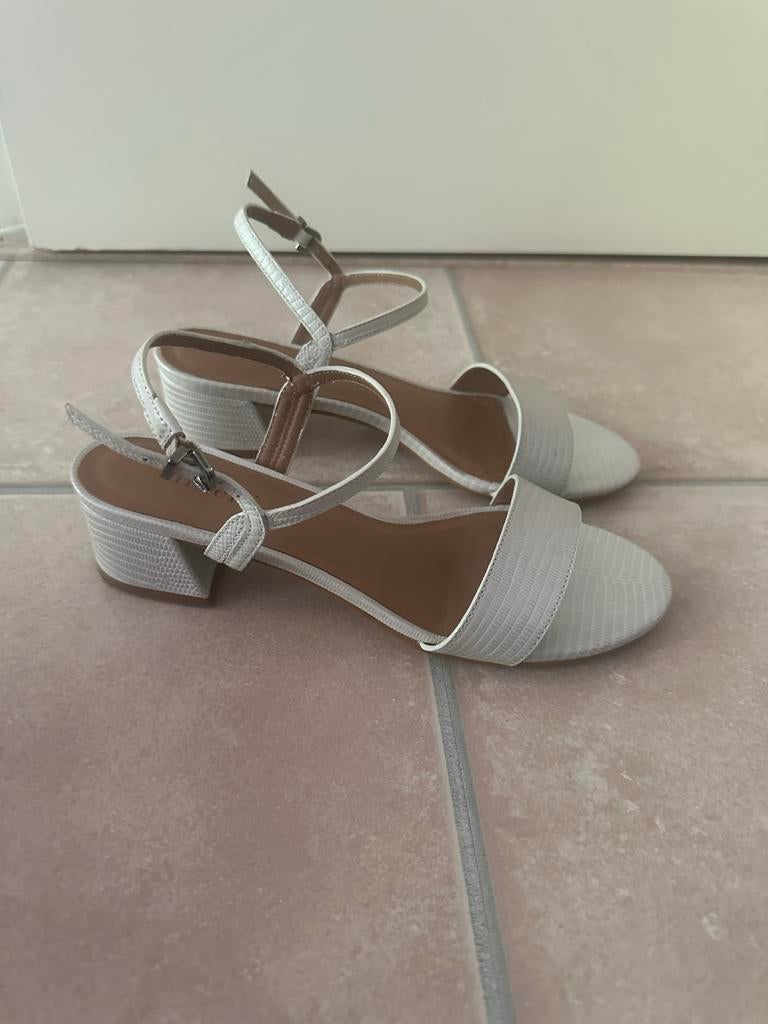 Minelli Sandalen maat 38 ., Wit, Zo goed als nieuw, Sandalen of Muiltjes, Ophalen of Verzenden