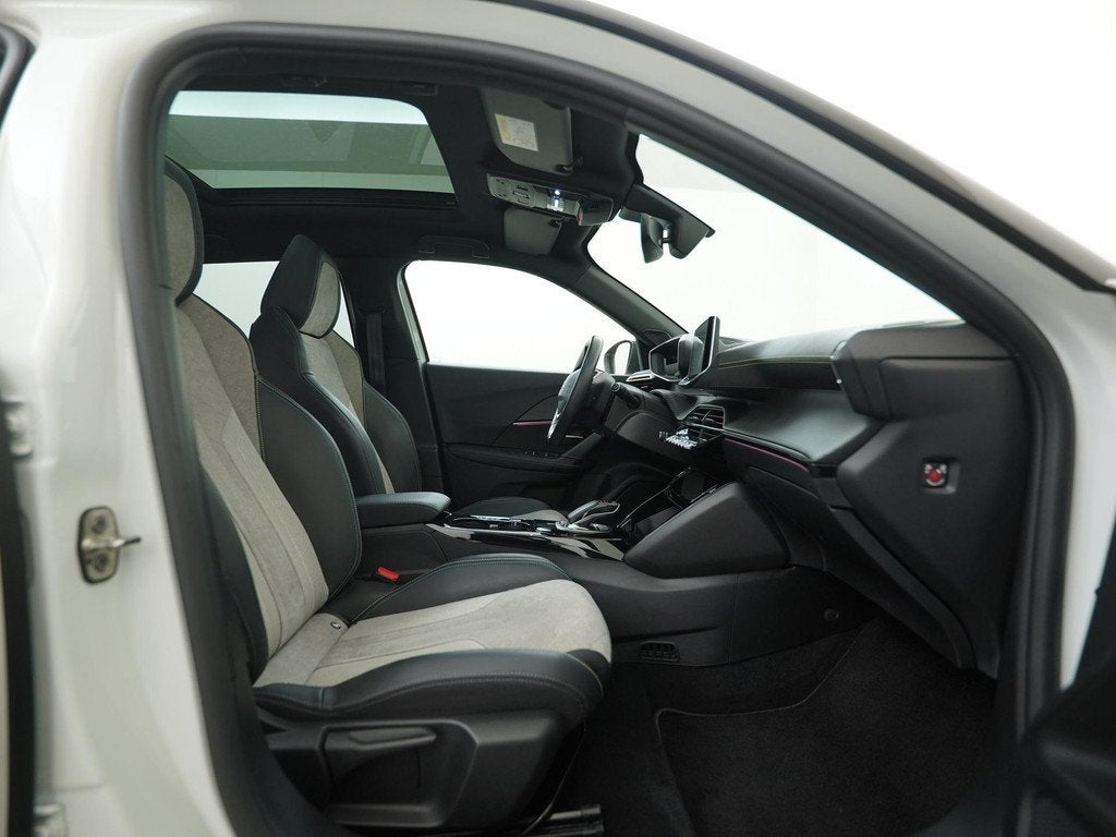 Peugeot e-2008 EV GT Pack 50 kWh 3 Fase | Trekhaak | Panoram, Auto's, Peugeot, 136 pk, Gebruikt, 1523 kg, 315 min