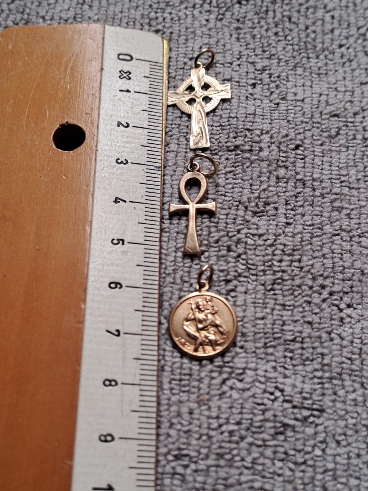 3 Vintage 9 k Gouden Hangers: Keltisch Kruis, Ankh, Sint, Ophalen of Verzenden, Goud, Goud, Kruis of Symbool