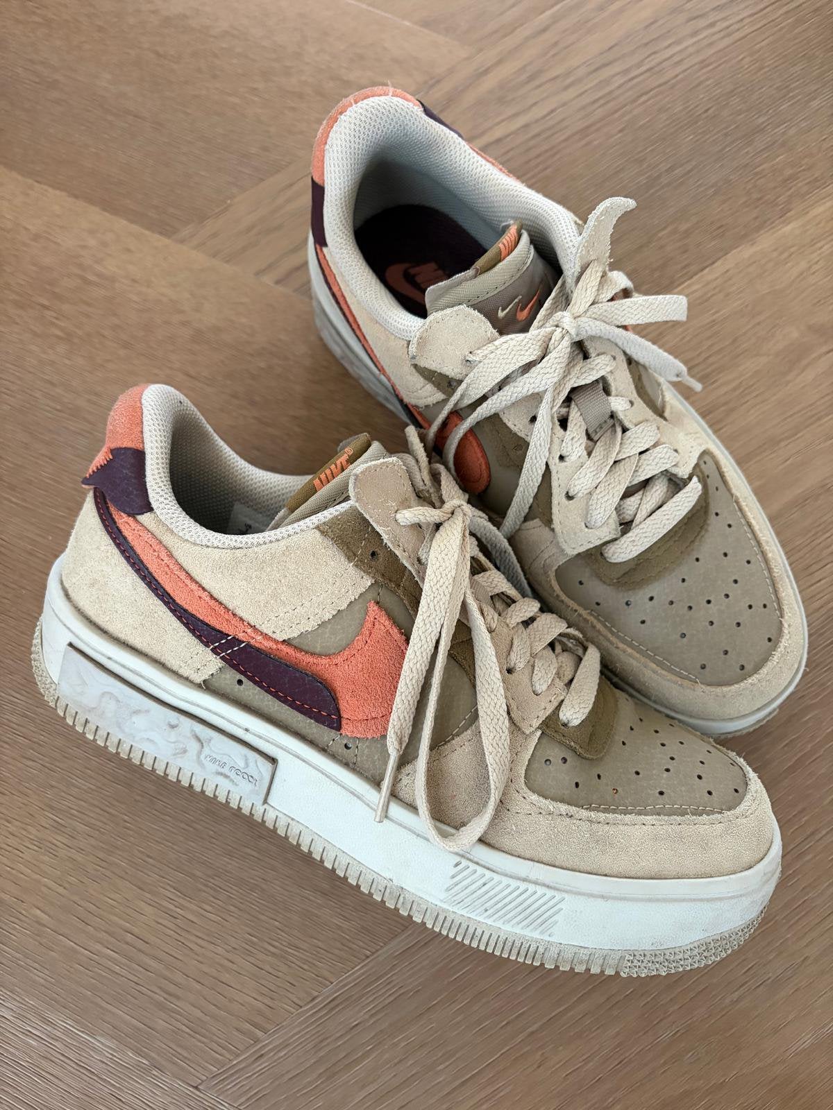 Nike Air Force 1 - maat 38, Kleding | Dames, Schoenen, Beige, Ophalen of Verzenden, Sneakers of Gympen, Zo goed als nieuw