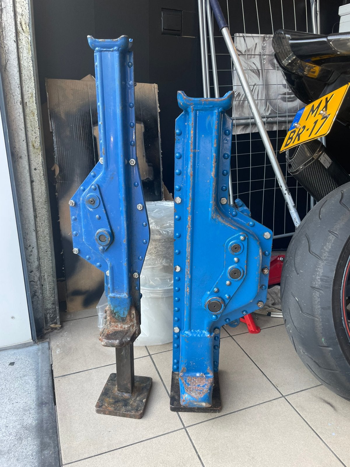 2x Mechanische Machinevijzel dommekracht 3000 kg& 10000 kg, Ophalen, Gebruikt, Handmatig