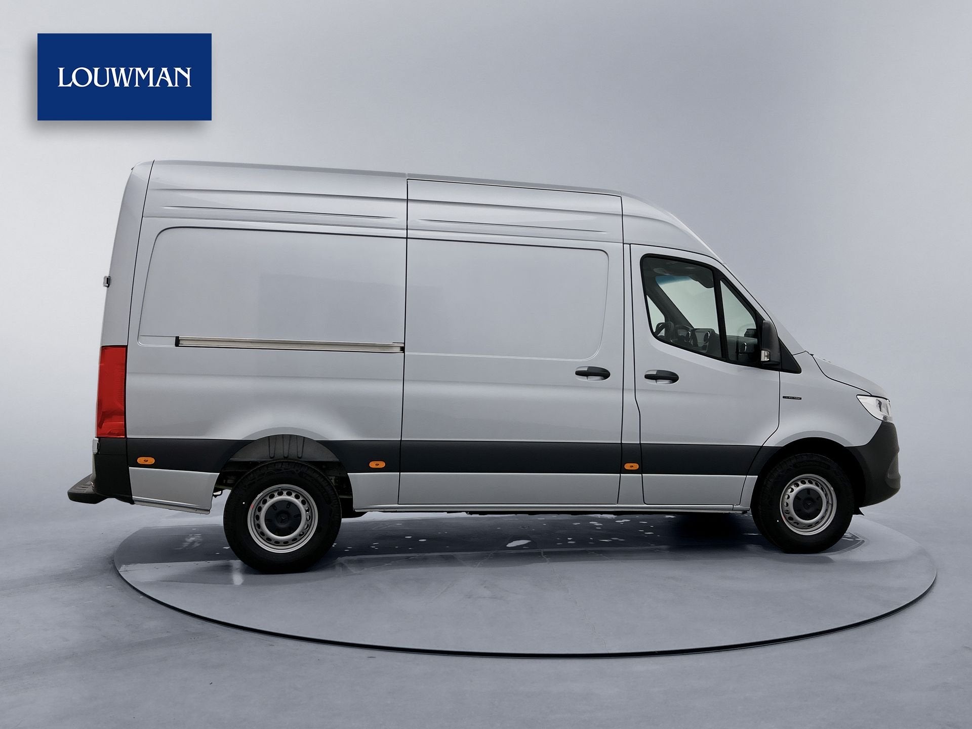Mercedes-Benz eSprinter 320 L2H2 PRO RWD 81kWh | DC Laden 11, Automaat, 2605 kg, 56 kWh, Zilver of Grijs