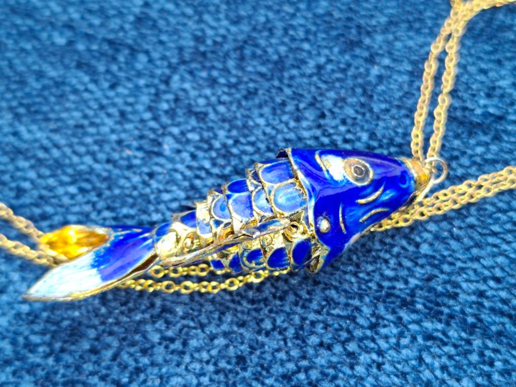 Cloisonné emaille beweegbare vis kettinghanger goudkleurig, Overige materialen, Gebruikt, Blauw, Ophalen of Verzenden