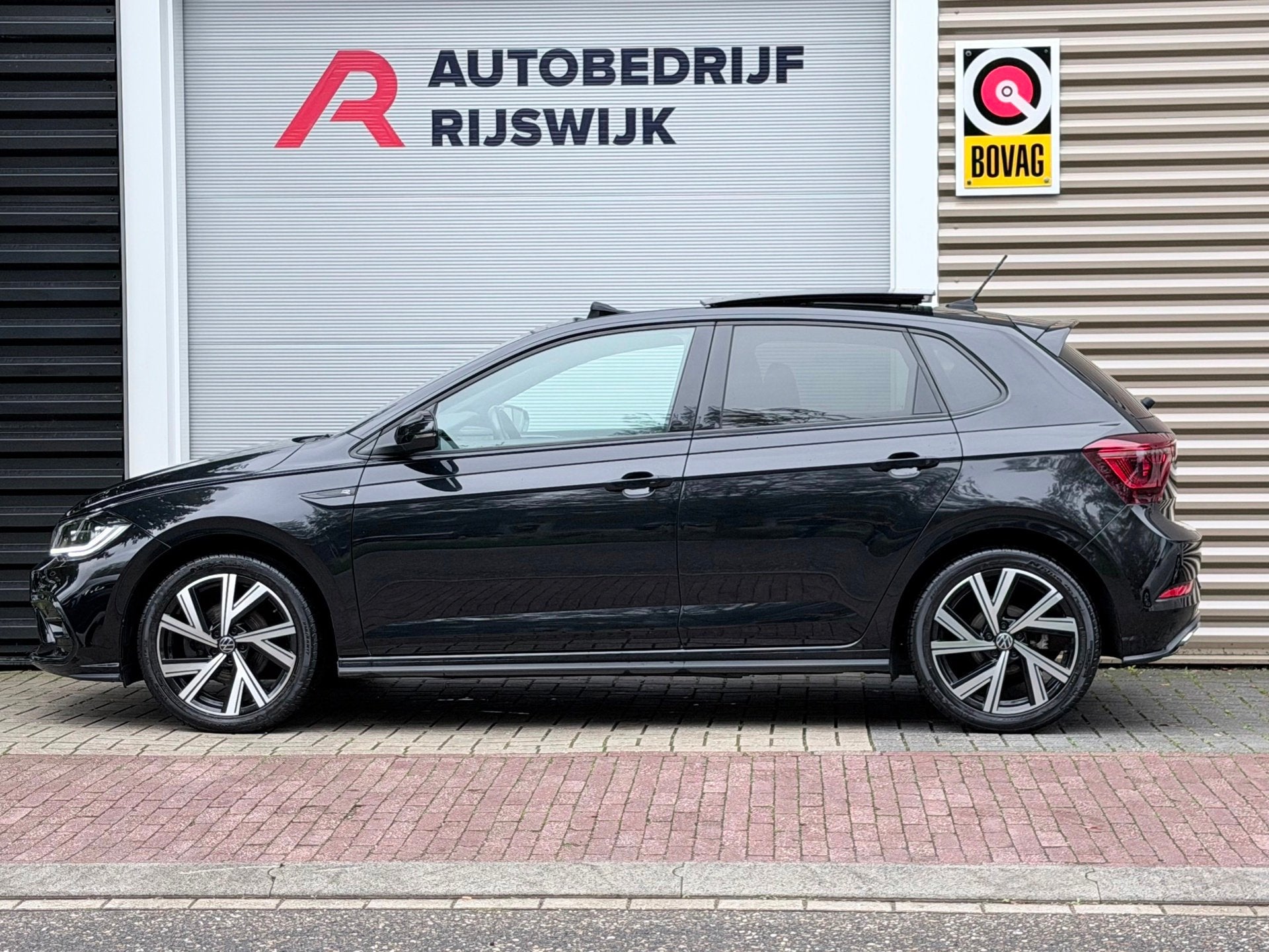 Volkswagen Polo 1.0 TSI R-Line Pano/Keyless/Camera, Auto's, Gebruikt, 1096 kg, Automatische klimaatregeling, Zwart