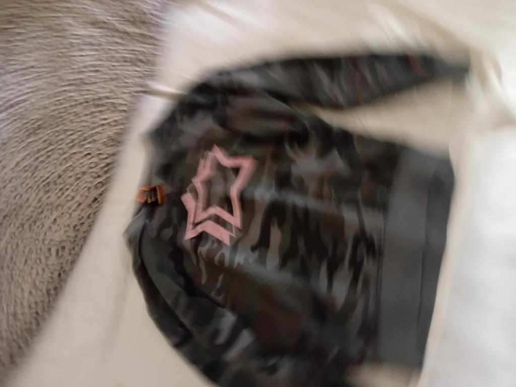 Donkergrijze jas met roze ster, Maat 38/40 (M), Nieuw, Ophalen of Verzenden, Onbekend