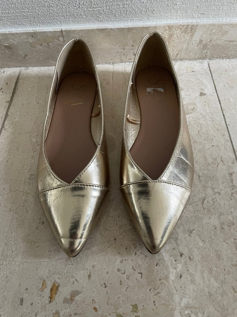Z.g.a.n. goudkleurige flatjes/instappers maat 38, Kleding | Dames, Overige kleuren, Verzenden, Instappers, Zo goed als nieuw