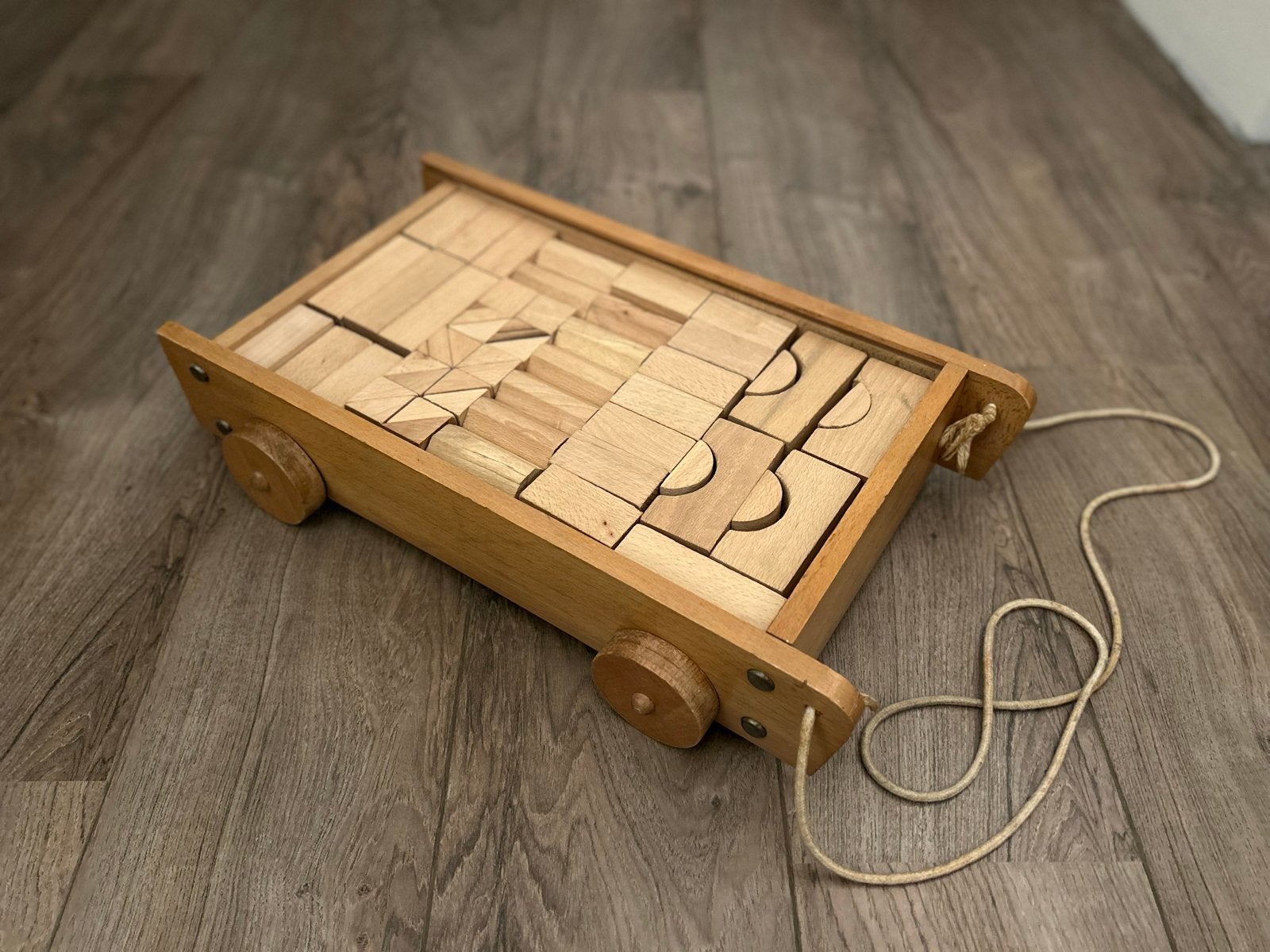 Vintage houten blokkenkar met ruim 5 kg bouwblokken, Ophalen, Gebruikt, Duw- of Trekspeelgoed