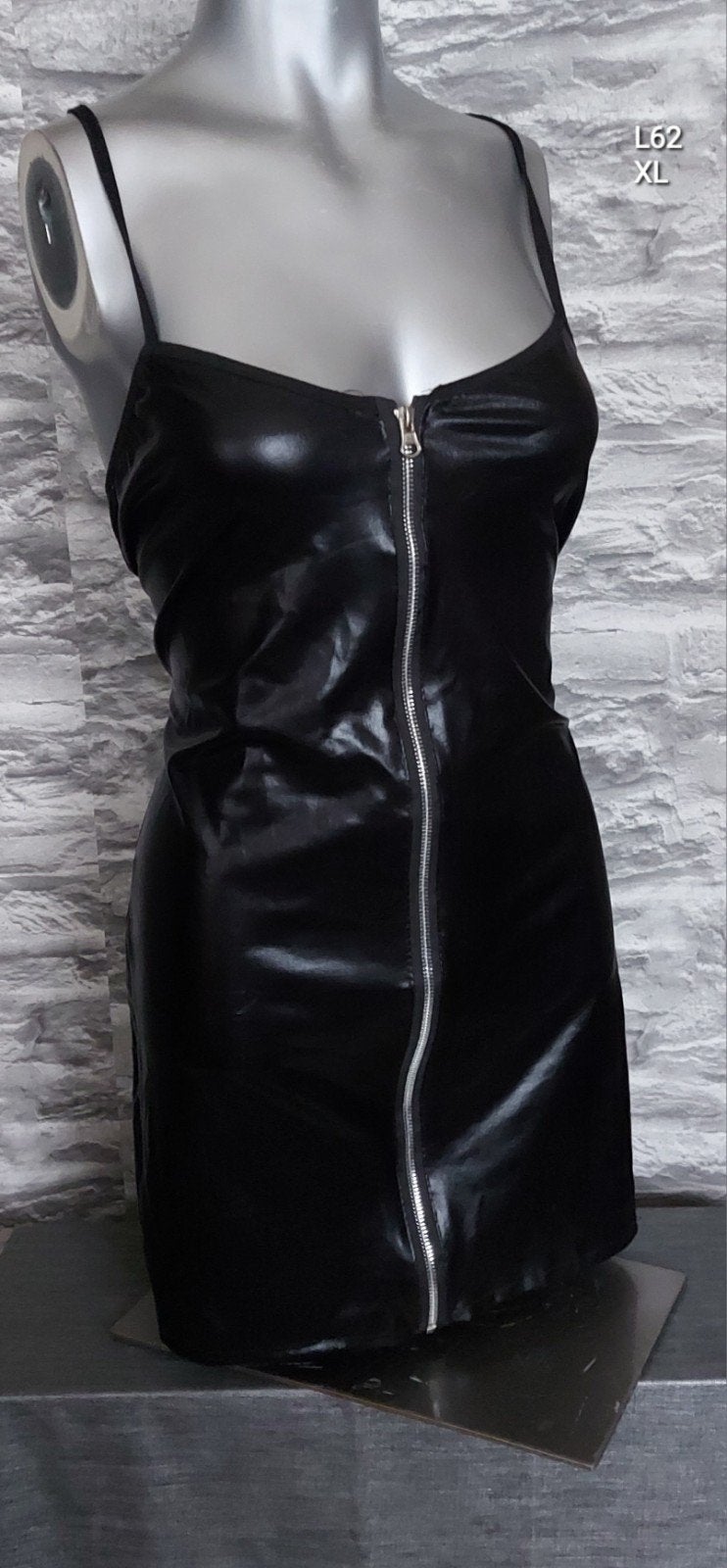 Kinky Zwarte Wetlook Jurk met Rits - Maat XL, Zwart, Maat 46/48 (XL) of groter, Ophalen of Verzenden, Boven de knie