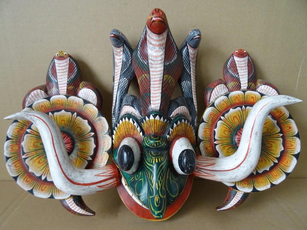 Inheems masker vintage houten masker met slangen Sri Lanka, Ophalen of Verzenden