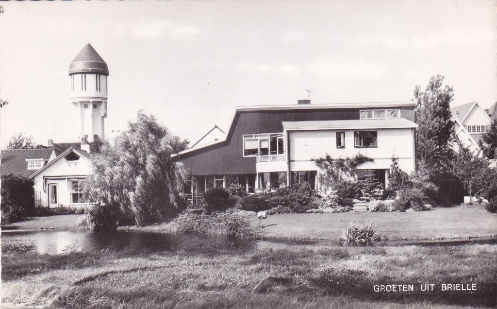 Brielle. Groeten uit - Water toren en huizen. **, Verzenden, 1940 tot 1960, Ongelopen, Zuid-Holland