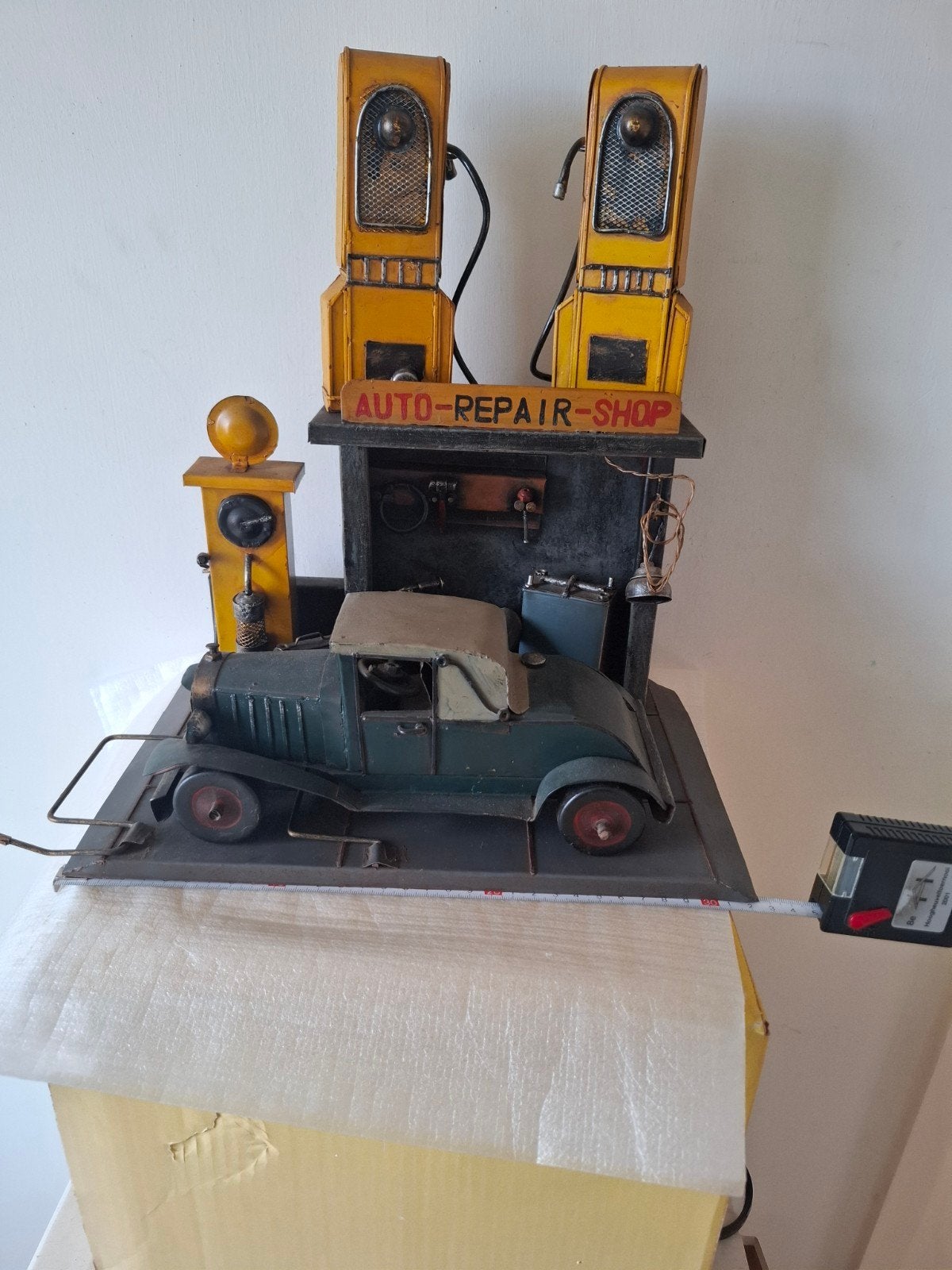 Auto Repair Shop met Auto en Benzinepompen zie de foto's, Antiek en Kunst, Ophalen of Verzenden