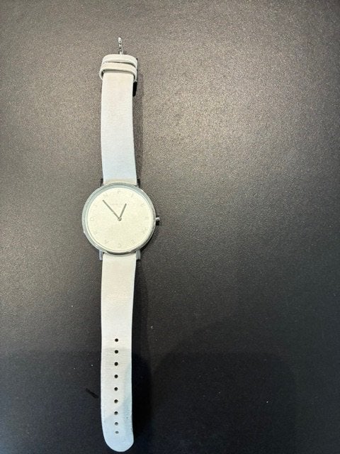 Wit rond horloge Pierre Cardin. Leren bandje., Overige merken, Leer, Staal, Polshorloge