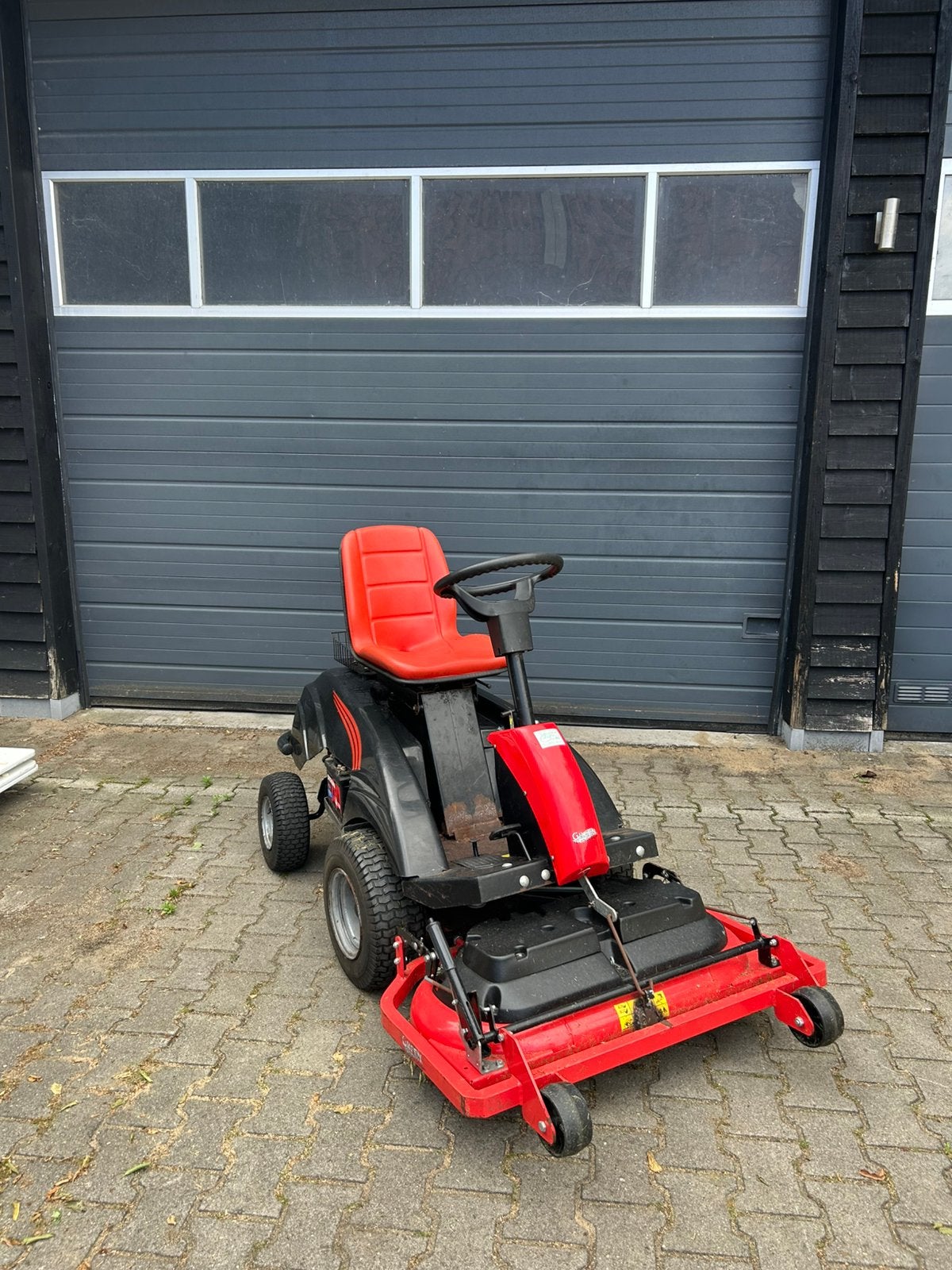 Zitmaaier grasmaaier maaibreedte 95 cm gazon, Ophalen, Gebruikt