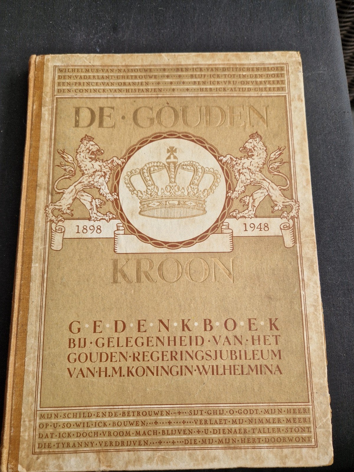 De Gouden Kroon - Gedenkboek Koningin Wilhelmina 1898-1948, Ophalen of Verzenden, 20e eeuw of later, Gelezen, Onbekend