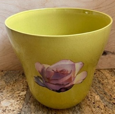 Bloempot olijfgroen, met roos decoratie diameter 23 cm, Tuin en Terras, Bloempotten, Gebruikt, Rond, Ophalen of Verzenden, Balkon