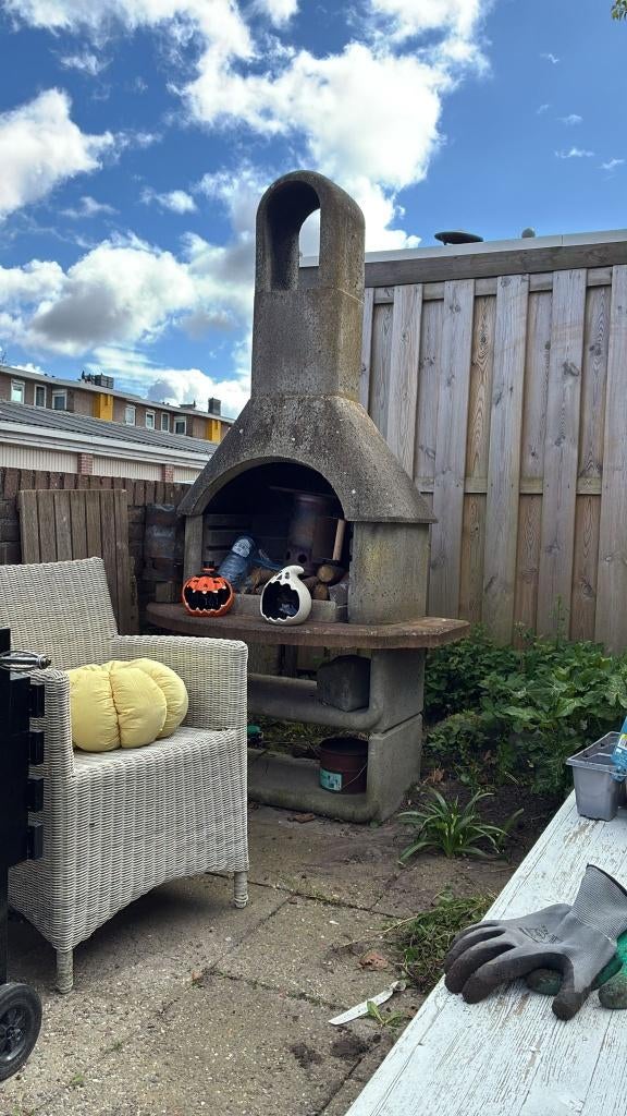 Stenen BBQ – robuust en uniek, Ophalen, Gebruikt