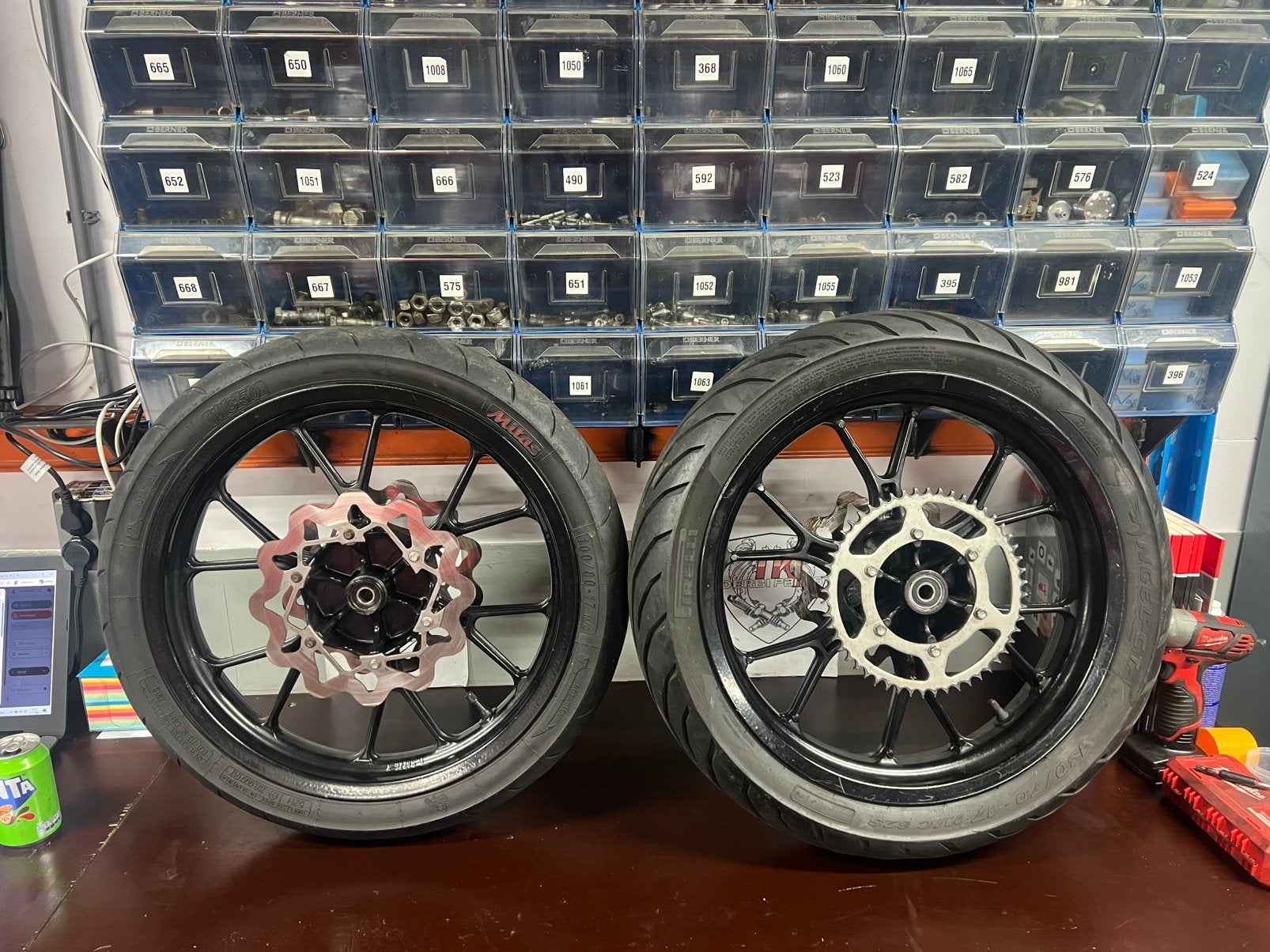 Derbi limited edition velgenset, Fietsen en Brommers, Brommeronderdelen | Algemeen, Gebruikt, Overige typen, Verzenden