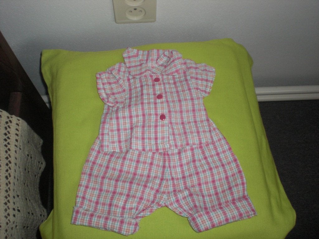 baby chou chou kleertjes €5 per foto, Kinderen en Baby's, Speelgoed | Poppen, Ophalen of Verzenden, Zo goed als nieuw, Babypop