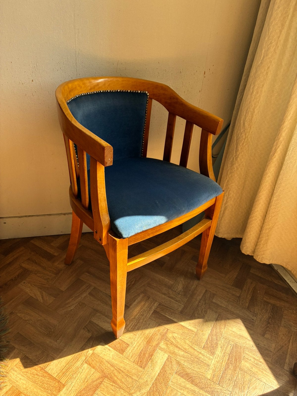 4 mooie stoelen, royal blue, ribstof, Blauw, Ophalen of Verzenden, Zo goed als nieuw, Vier